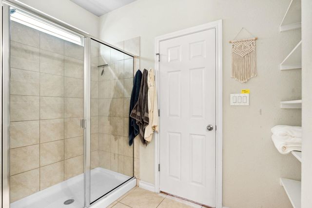 442 Thornless CIR, Buda, TX 78610