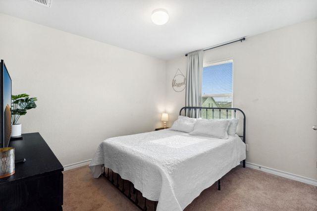 442 Thornless CIR, Buda, TX 78610