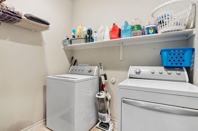 442 Thornless CIR, Buda, TX 78610