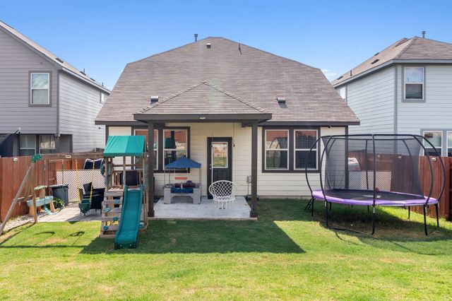 442 Thornless CIR, Buda, TX 78610