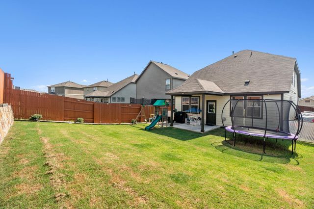 442 Thornless CIR, Buda, TX 78610