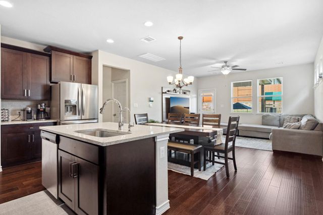 442 Thornless CIR, Buda, TX 78610