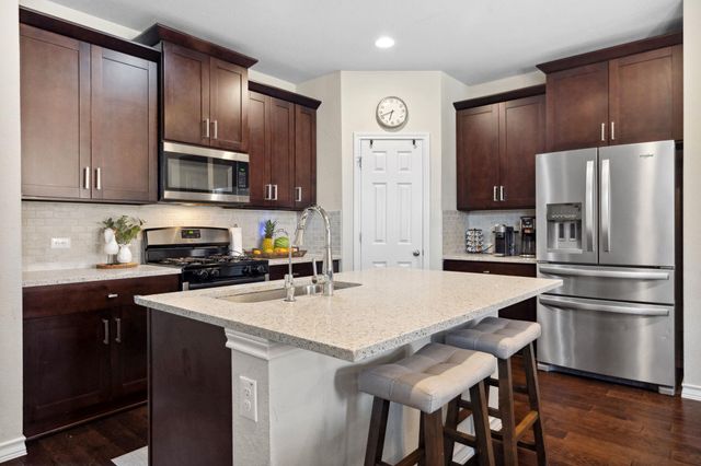 442 Thornless CIR, Buda, TX 78610