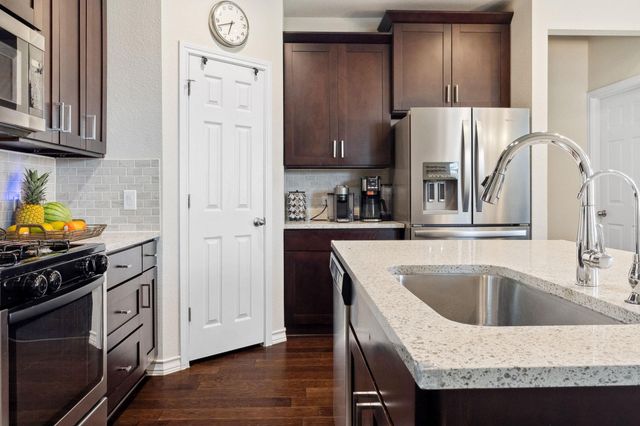 442 Thornless CIR, Buda, TX 78610