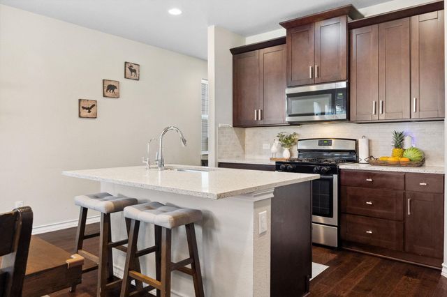 442 Thornless CIR, Buda, TX 78610