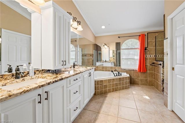 1983 Crown Pointe BLVD, Naples, FL 34112