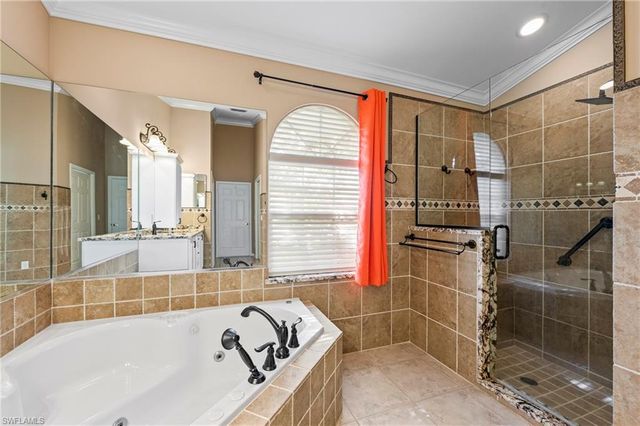 1983 Crown Pointe BLVD, Naples, FL 34112