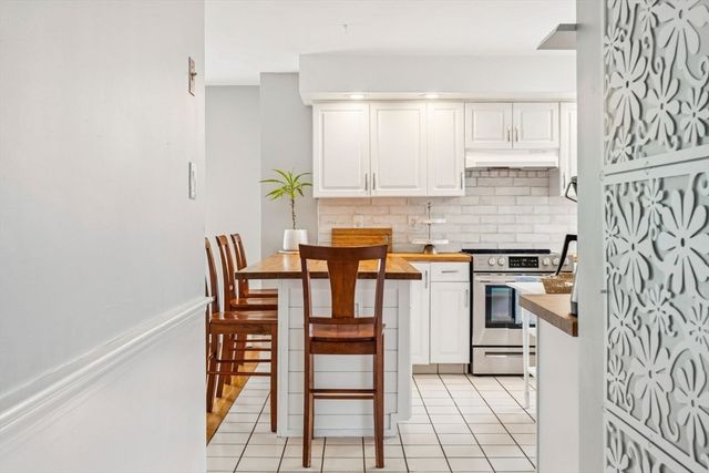 162 Main St, Southborough, MA 01772