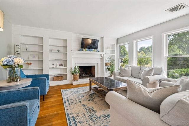 162 Main St, Southborough, MA 01772
