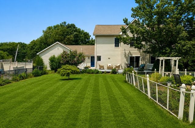 162 Main St, Southborough, MA 01772