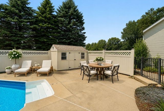 162 Main St, Southborough, MA 01772