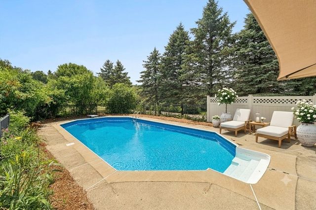 162 Main St, Southborough, MA 01772