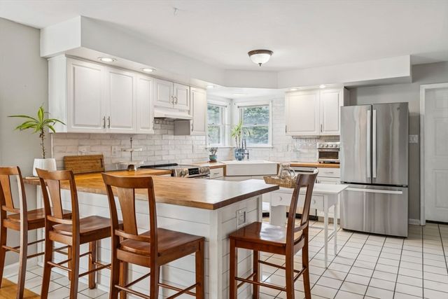 162 Main St, Southborough, MA 01772
