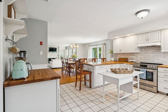162 Main St, Southborough, MA 01772