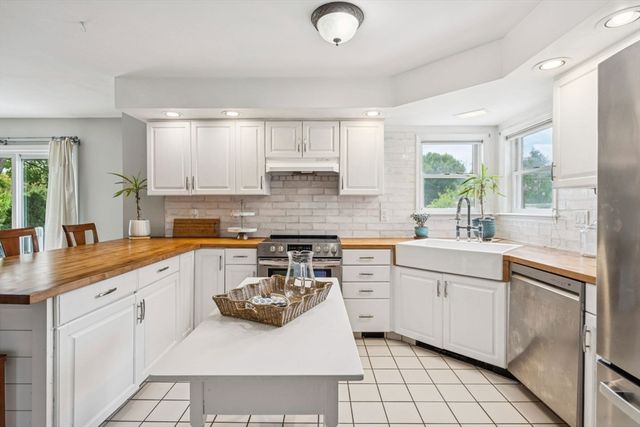 162 Main St, Southborough, MA 01772