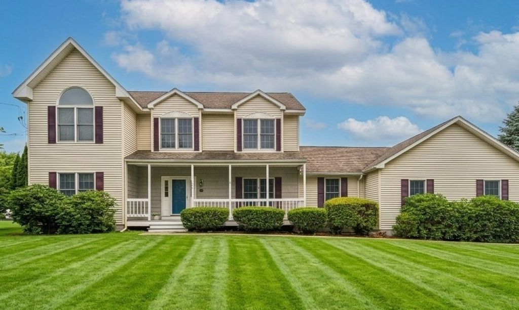 162 Main St, Southborough, MA 01772