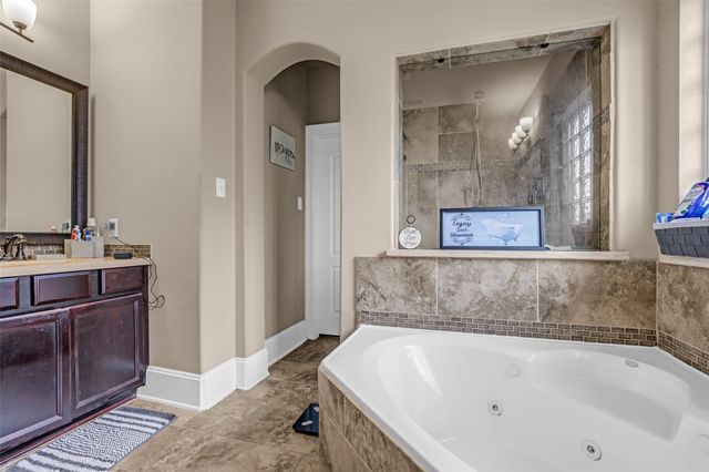 26117 Gallant Knight Lane, Kingwood, TX 77339