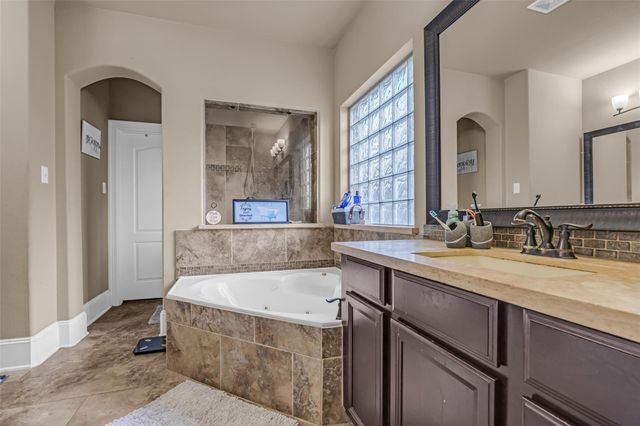 26117 Gallant Knight Lane, Kingwood, TX 77339