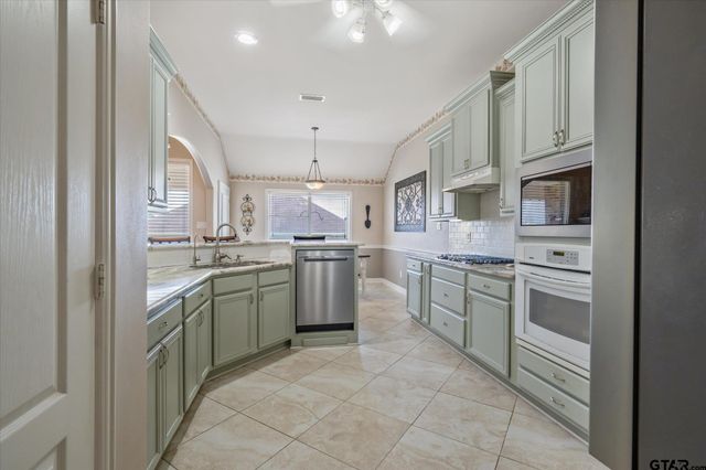 2043 Rana Park, Flint, TX 75762