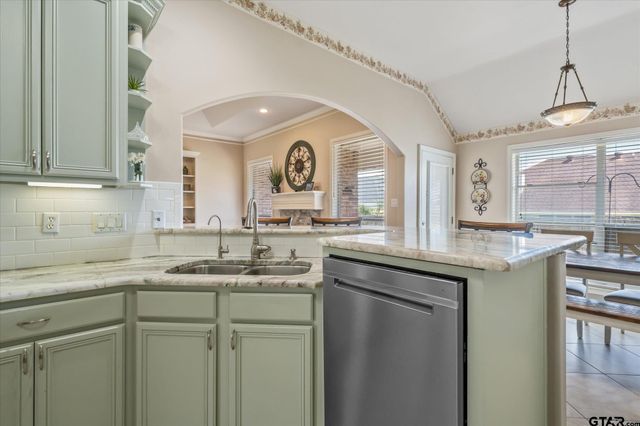 2043 Rana Park, Flint, TX 75762