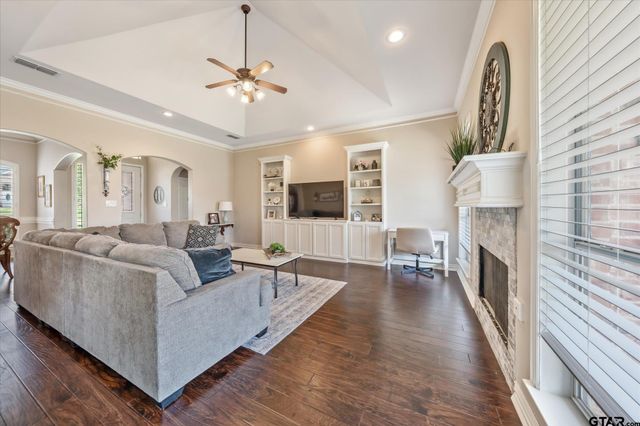 2043 Rana Park, Flint, TX 75762