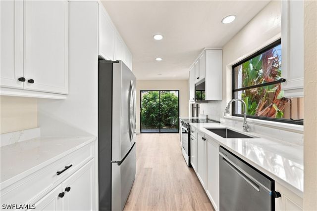 857 Reef Point CIR, Naples, FL 34108