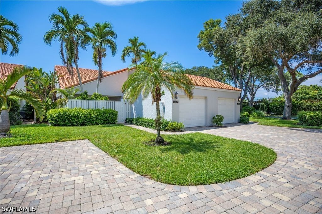 857 Reef Point CIR, Naples, FL 34108