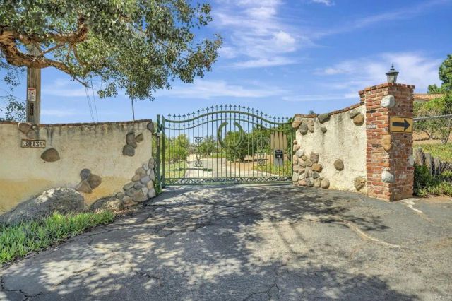 30136 Rolling Hills Drive, Valley Center, CA 92082