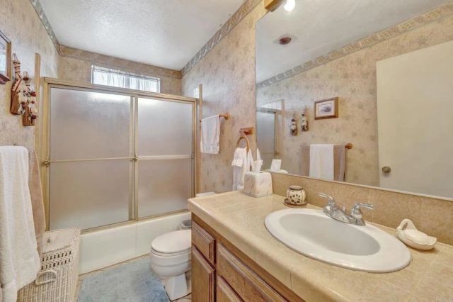 30136 Rolling Hills Drive, Valley Center, CA 92082