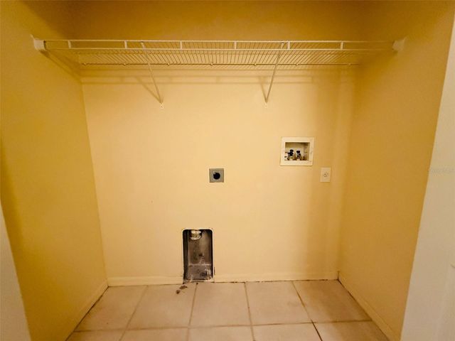 8533 TRAIL WIND DRIVE, Tampa, FL 33647