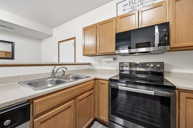 2628 Pinto Ln, Iowa City, IA 52240