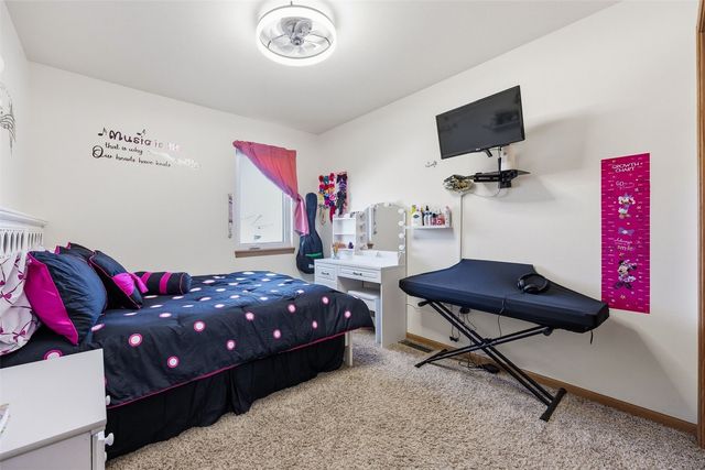 2628 Pinto Ln, Iowa City, IA 52240