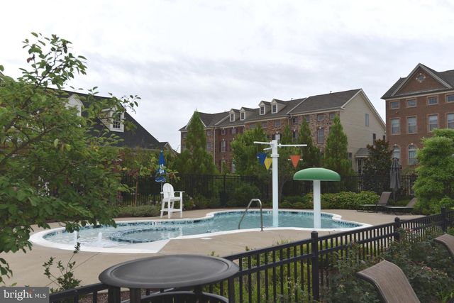 22557 OCEAN CLIFF SQ, Ashburn, VA 20148