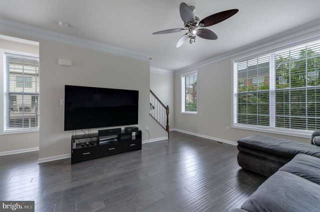 22557 OCEAN CLIFF SQ, Ashburn, VA 20148