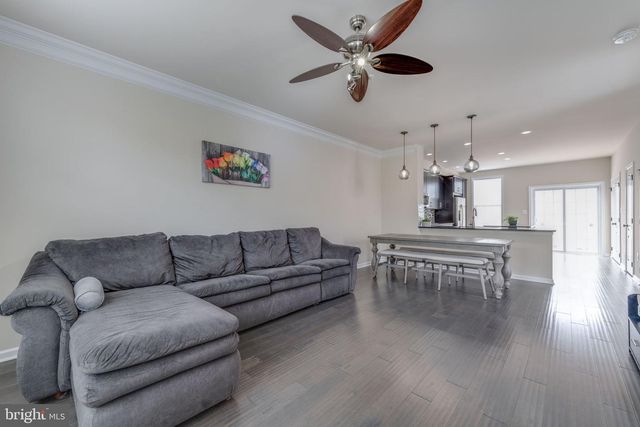 22557 OCEAN CLIFF SQ, Ashburn, VA 20148