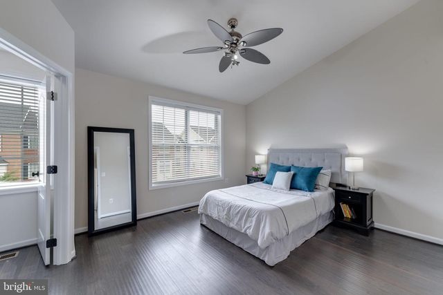 22557 OCEAN CLIFF SQ, Ashburn, VA 20148