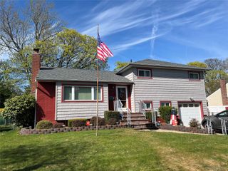 65 Thoreau Road, North Babylon, NY 11703