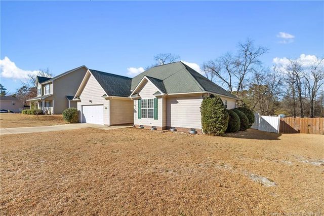 112 Woodland Court, Raeford, NC 28376