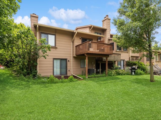 1112 Woodland Park Drive, West Des Moines, IA 50266