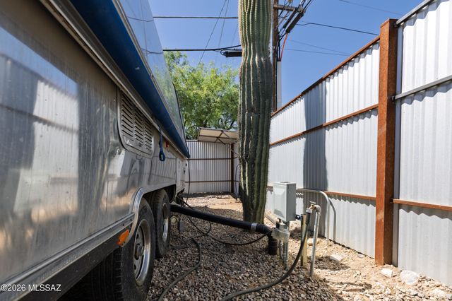 802 E Silverlake Road, Tucson, AZ 85713