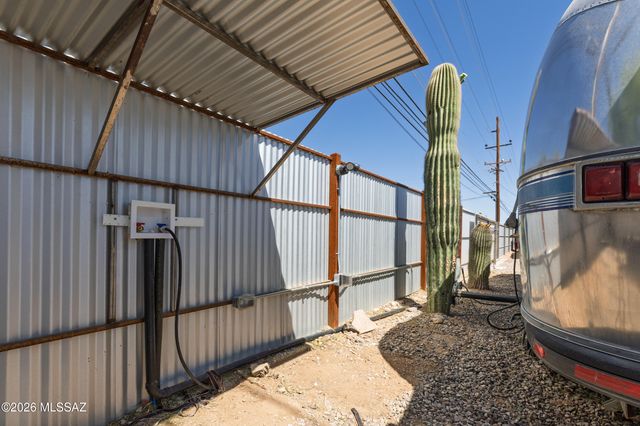 802 E Silverlake Road, Tucson, AZ 85713