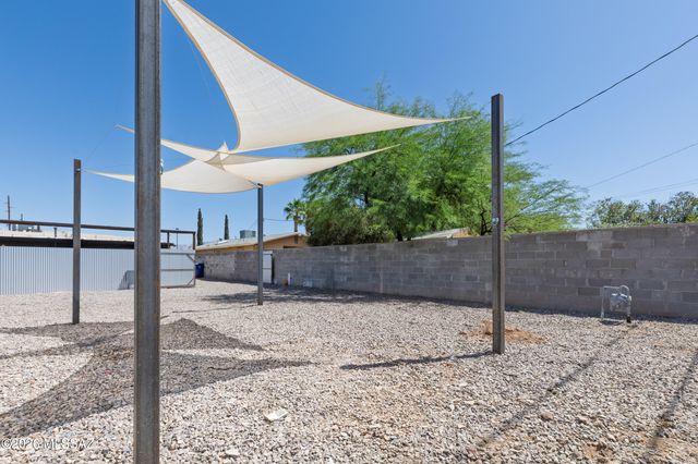 802 E Silverlake Road, Tucson, AZ 85713