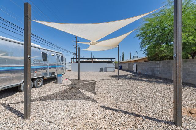 802 E Silverlake Road, Tucson, AZ 85713