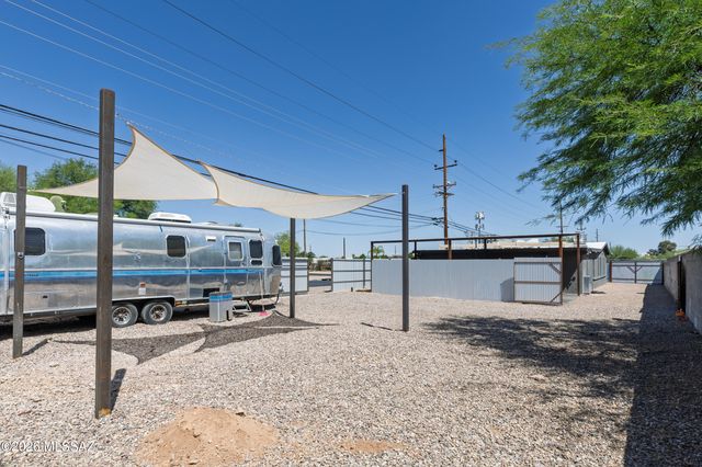 802 E Silverlake Road, Tucson, AZ 85713