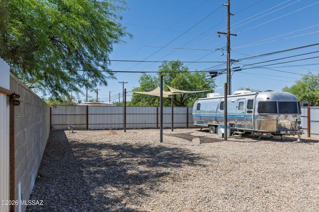 802 E Silverlake Road, Tucson, AZ 85713