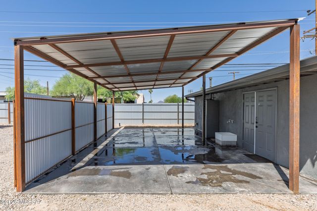802 E Silverlake Road, Tucson, AZ 85713