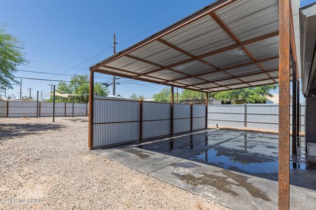 802 E Silverlake Road, Tucson, AZ 85713