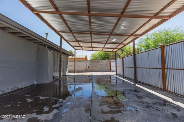 802 E Silverlake Road, Tucson, AZ 85713
