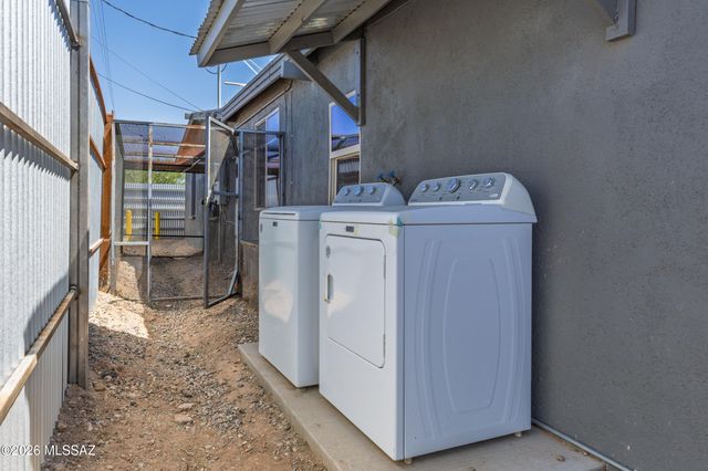 802 E Silverlake Road, Tucson, AZ 85713