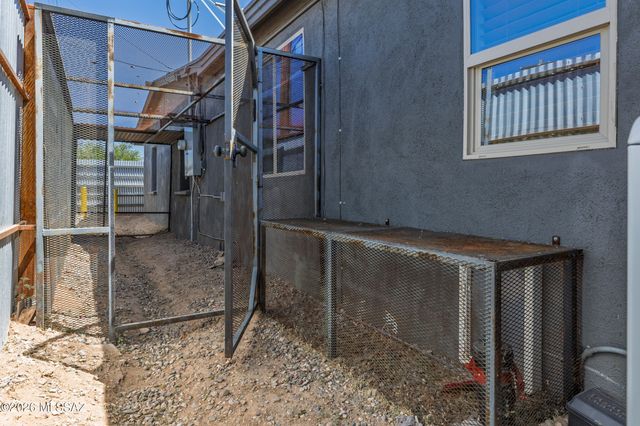 802 E Silverlake Road, Tucson, AZ 85713